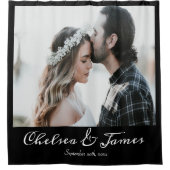 Elegantes Black Calligraphy Foto Personalisiert Duschvorhang (Vorderseite)