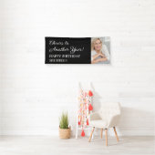 Elegantes Black Cheers Ein anderes Jahr Geburtstag Banner (Insitu)