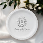 Elegantes Black Chinoiserie Monogram Wappen Weddin Pappteller<br><div class="desc">Fügen Sie Ihrer Hochzeitsempfehlung, Ihrer Verlobungsfeier, der Paardusche oder dem Probe-Dinner eine personalisierte, romantische Touch hinzu, die Sie mit den Viktorianischen Tellern der Flora und Fauna der Elegant Black Chinoiserie genießen können. Die eleganten Hochzeitszeitung-Teller verfügen über ein faszinierendes, schwarzes Chinoiserie-Wappen rund um die Monogramm-Initialen des Paares. Ihre Namen werden in...</div>