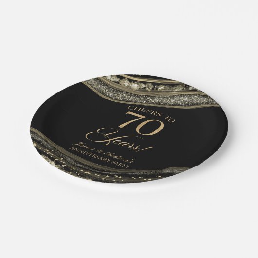 Elegantes Black Gold Agate 70-jähriges Party Pappteller (Schrägansicht)