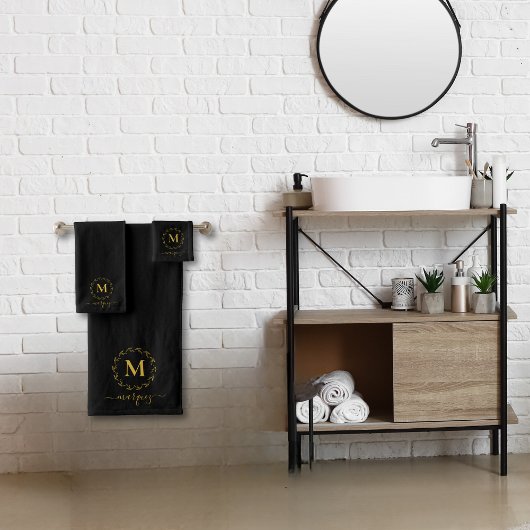 Elegantes Black Gold Botanical Wreath Monogramm Badhandtuch Set