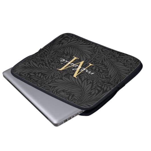 Elegantes Black Gold Floral Script Monogram Laptopschutzhülle (Vorne Knopf)