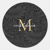 Elegantes Black Gold Floral Script Monogram Runder Aufkleber (Vorderseite)