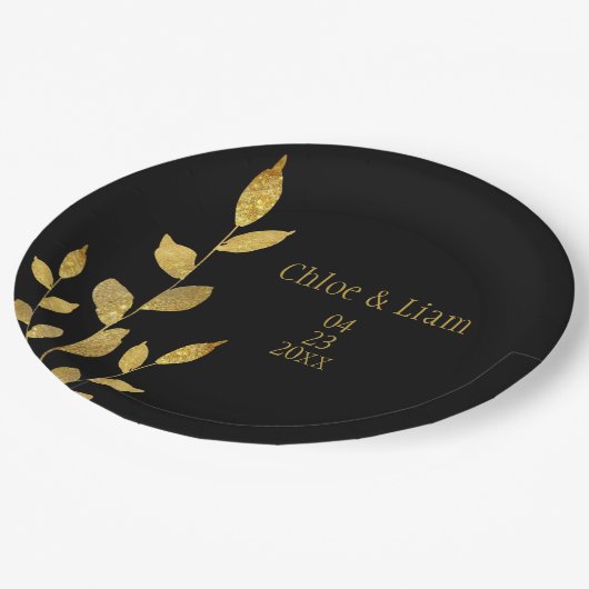 Elegantes Black Gold Leaf Moderne schicke Hochzeit Pappteller (Schrägansicht)