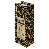 Elegantes Black & Gold Leaf Muster Monogram R Geschenktüte Für Weinflaschen (Rückseite Schrägansicht)
