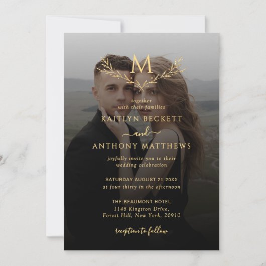 Elegantes Black & Gold Monogram Wreath Foto Hochze Einladung (Vorderseite)