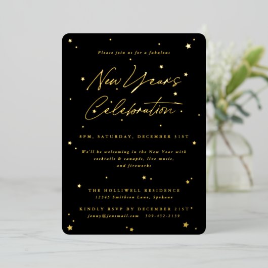 Elegantes Black+Gold Scattered Stars New Years Par Folieneinladung (Stehend vorne)