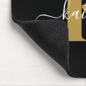 Elegantes Black-Gold-Script-Monogramm Mousepad (Ecke)