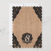 Elegantes Black Lace auf Burlap Jute Einladung (Rückseite)