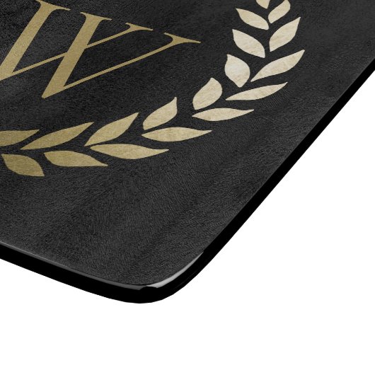Elegantes Black Laurel Wreath Monogramm Schneidebrett (Ecke)