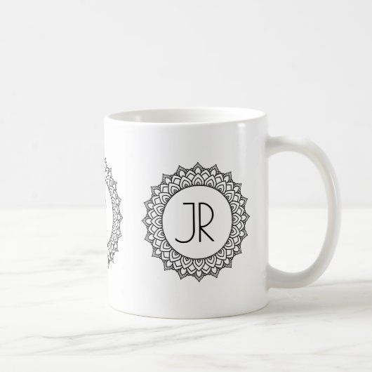 Elegantes Black Mandala Circle Frame Monogramm Kaffeetasse (Rechts)