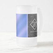 Elegantes Black Marble & Royal Blue Foil Monogramm Mattglas Bierglas (VorderseiteRechts)