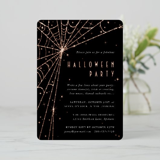Elegantes Black Spider Web-Halloween-Party Folieneinladung (Stehend vorne)
