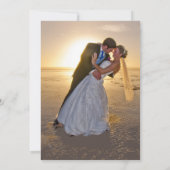 Elegantes Black & White Overlay Foto Hochzeit Einladung (Rückseite)