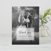 Elegantes Black & White Wedding Foto Modernes Skri Dankeskarte (Stehend Vorderseite)