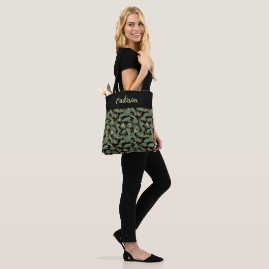 Elegantes Blattdesign Botanisch Tasche (Am Model)