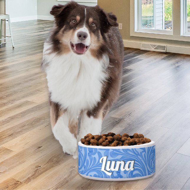 Elegantes Blau Abstrakt Gemustert Personalisiert Napf (An elegant ceramic dog bowl, with blue swirly pattern and your pet's name in white script typography)