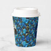 Elegantes Blau-Rose Blumenmuster Monogrammatisches Pappbecher (Rechts)