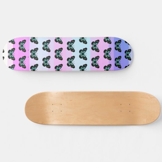 Elegantes Blau- und Schwarzschmetterlingsmuster Skateboard (Horizontal)