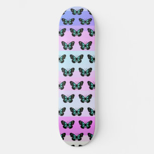 Elegantes Blau- und Schwarzschmetterlingsmuster Skateboard