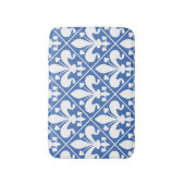 Elegantes Blau und White Fleur de Lys French Badematte (Vorderseite Vertikal)