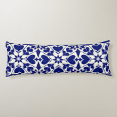 Elegantes Blau-Weiß-Muster Seitenschläferkissen (Rückseite)