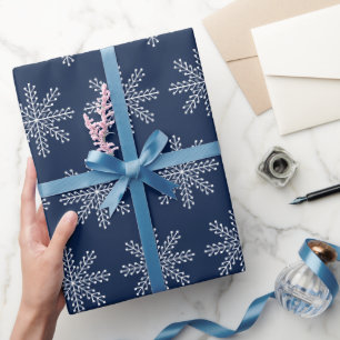 Elegantes Blau-Weiß-Weihnachts-Schneeflockenmuster Geschenkpapier