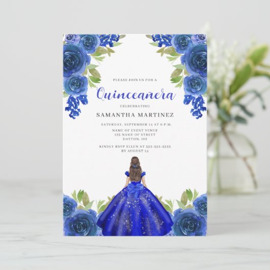 Elegantes blaues Blumenkleid Quinceañera Einladung (Stehend Vorderseite)