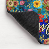 Elegantes blaues Blumenmuster Monogramm Mousepad (Ecke)