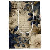 Elegantes blaues Cream Floral Muster Mittlere Geschenktüte (Rückseite)