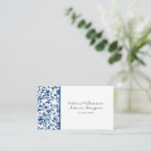 Elegantes Blaues Florales mit QR-Code  Visitenkarte (Stehend Vorderseite)