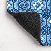 Elegantes blaues geometrisches Blumenmuster Mousepad (Ecke)