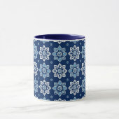 Elegantes blaues Mandala-Blumenmuster Tasse (Zentrum)