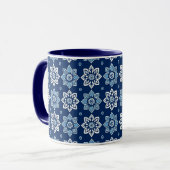 Elegantes blaues Mandala-Blumenmuster Tasse (Vorderseite Links)