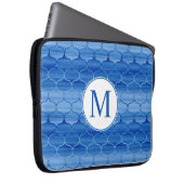 Elegantes blaues Wasserfarben-Ogee-Muster mit Mono Laptopschutzhülle (Vorne Rechts)