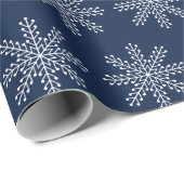 Elegantes Blaues Weihnachtsschneeflockenmuster Geschenkpapier (Rolleneckpunkt)