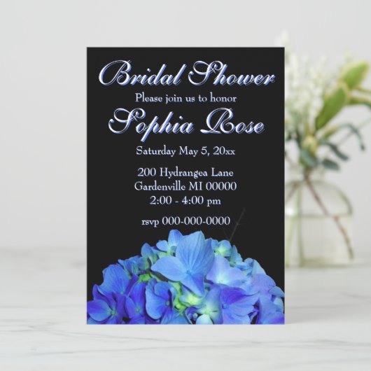 Elegantes bläuliches Hydrangeas-Brautparty Einladung (Stehend Vorderseite)