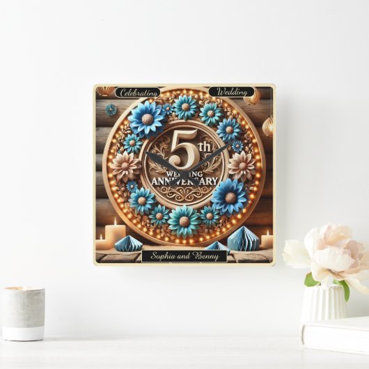 Elegantes Bloom: Blumenarrangement zum 5. Jahresta Quadratische Wanduhr (Zuhause)