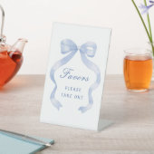 Elegantes Blue Bow Favors Pedestal Sign Sockelschild (In SItu)