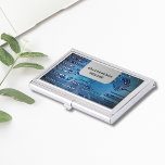 Elegantes Blue Computer Circuit Board High Tech Visitenkarten Etui<br><div class="desc">Visitenkartenhalter mit einem beruflichen Studio-Foto eines Computerplatzes. Sie können es mit Visitenkarten abgleichen.</div>