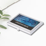 Elegantes Blue Computer Circuit Board HighTech Visitenkarten Etui<br><div class="desc">Visitenkartenhalter mit einem beruflichen Studio-Foto eines Computerplatzes. Sie können es mit Visitenkarten abgleichen.</div>