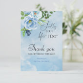 Elegantes Blue Floral Brautparty Dankeskarte (Stehend Vorderseite)