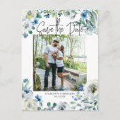 Elegantes Blue Floral Couple Foto Save the Date Einladungspostkarte (Vorderseite)