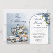 Elegantes Blue Floral Tee Set Brautparty Tea Einladung (Vorderseite)