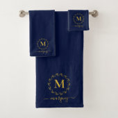 Elegantes Blue Gold Botanical Wreath Monogramm Badhandtuch Set (Insitu)