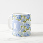 Elegantes Blue Hydragea Blume Muster Monogramm Kaffeetasse (Vorderseite Links)