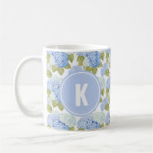 Elegantes Blue Hydragea Blume Muster Monogramm Kaffeetasse (Links)