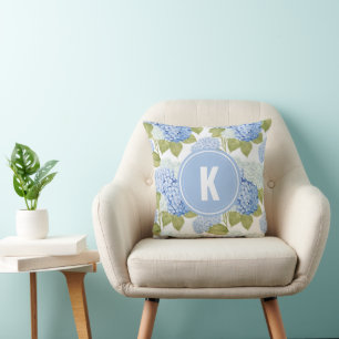 Elegantes Blue Hydragea Blume Muster Monogramm Kissen