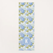 Elegantes Blue Hydragea Blume Muster Monogramm Yogamatte (Vorderseite)