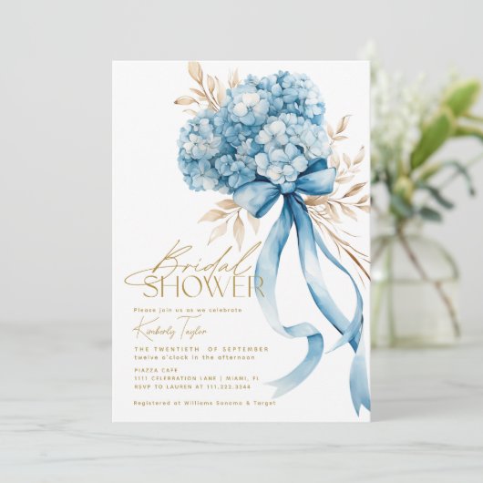 Elegantes Blue Hydrangea Bow-Brautparty Einladung (Stehend Vorderseite)